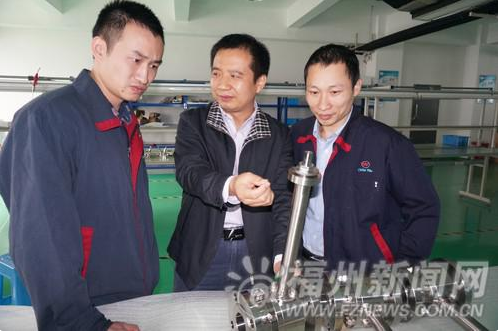 The chief engineer of WIDE PLUS Precision Instrument Company develops new products to break the monopoly